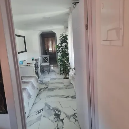 Center Apartment *